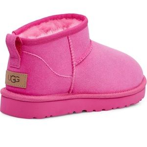 NWT Ugg Classic Ultra Mini Boot